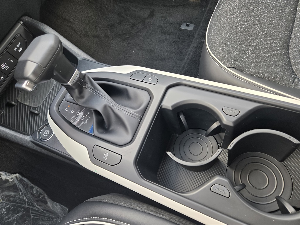 2025 Kia K4 GT-Line photo 12