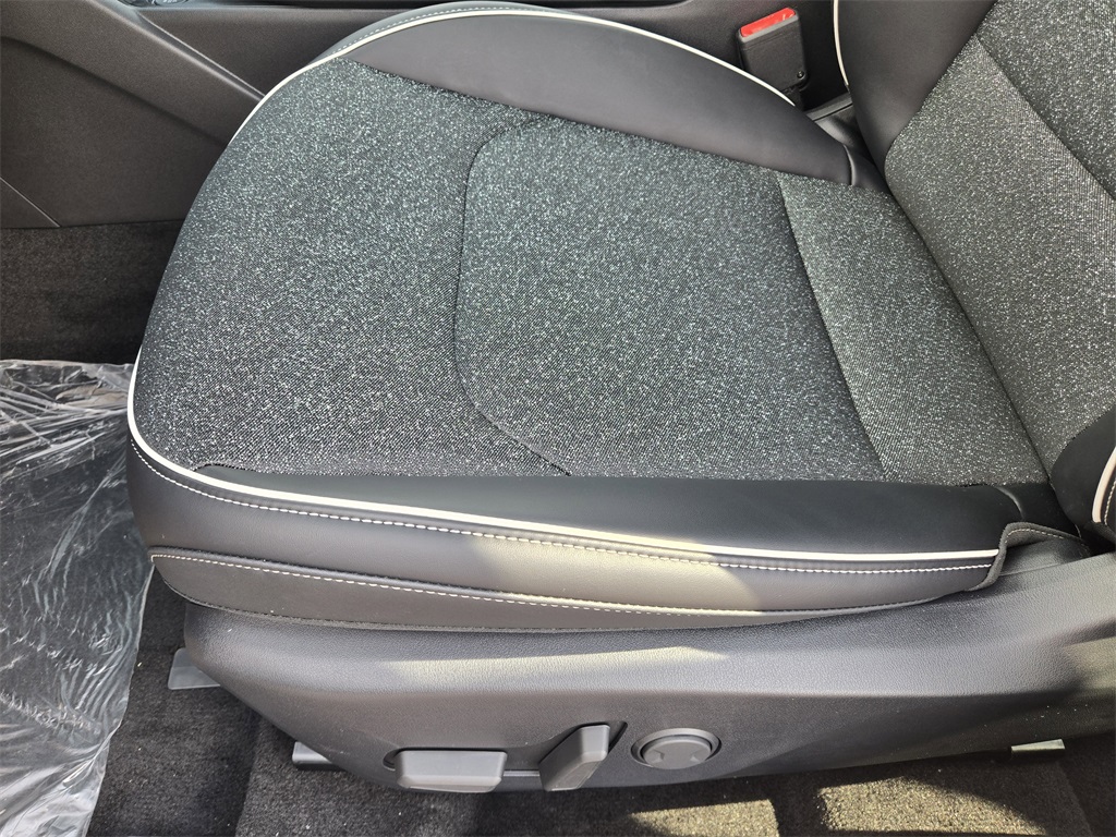 2025 Kia K4 GT-Line photo 14