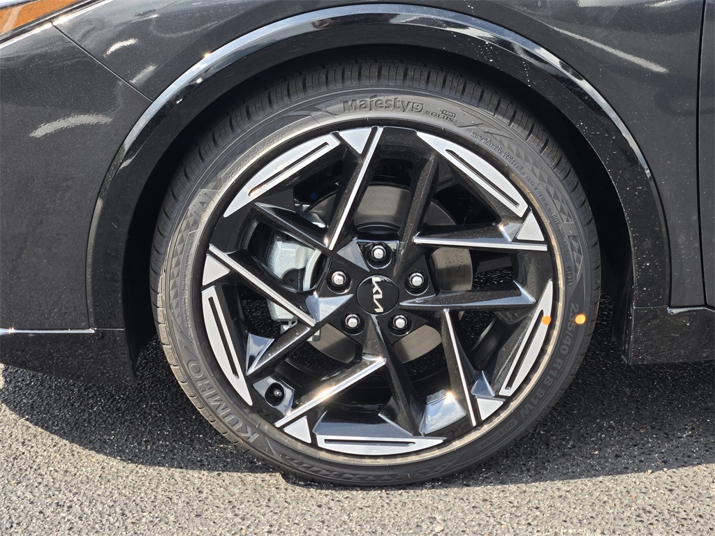 2025 Kia K4 GT-Line photo 6