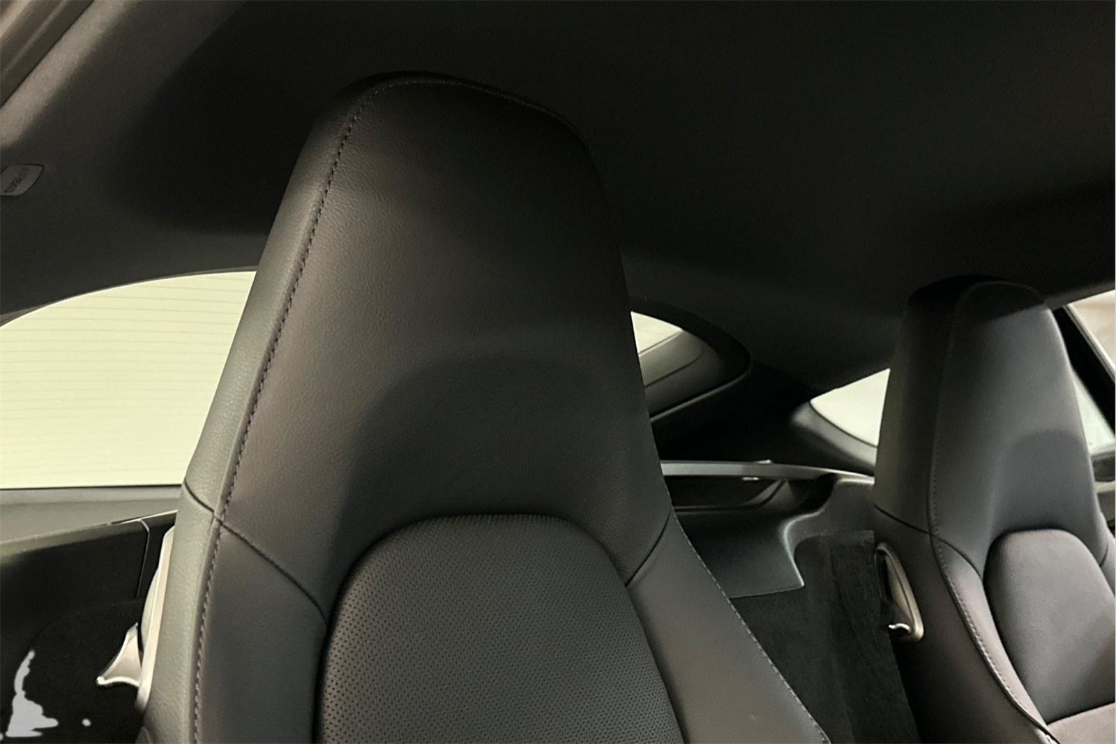 2025 Porsche Cayman S photo 17