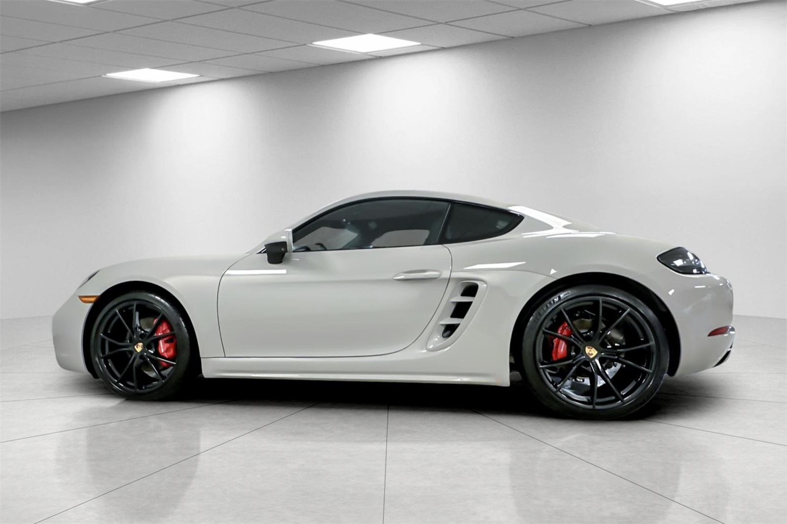 2025 Porsche Cayman S photo 2