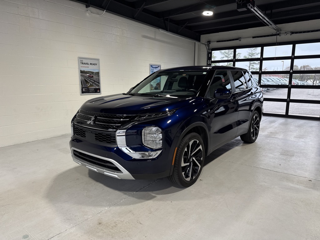 2024 Mitsubishi Outlander SE's photo