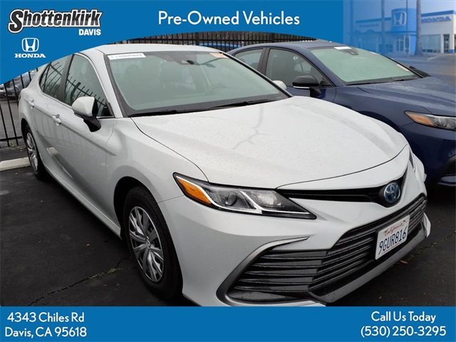 2023 Toyota Camry LE's photo