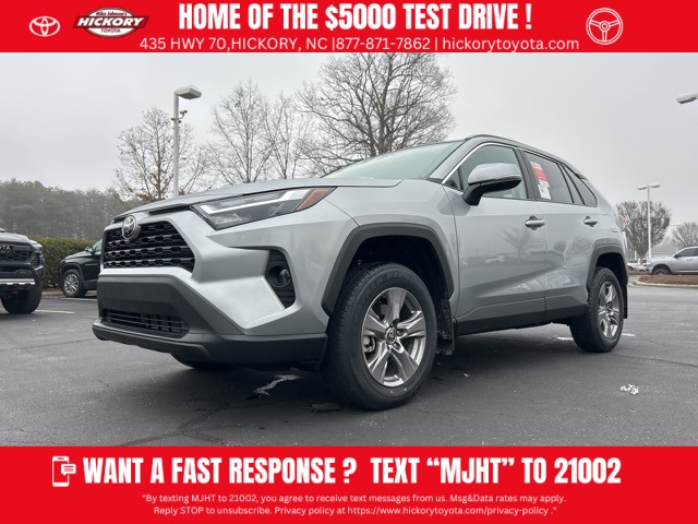 2025 Toyota RAV4 XLE's photo