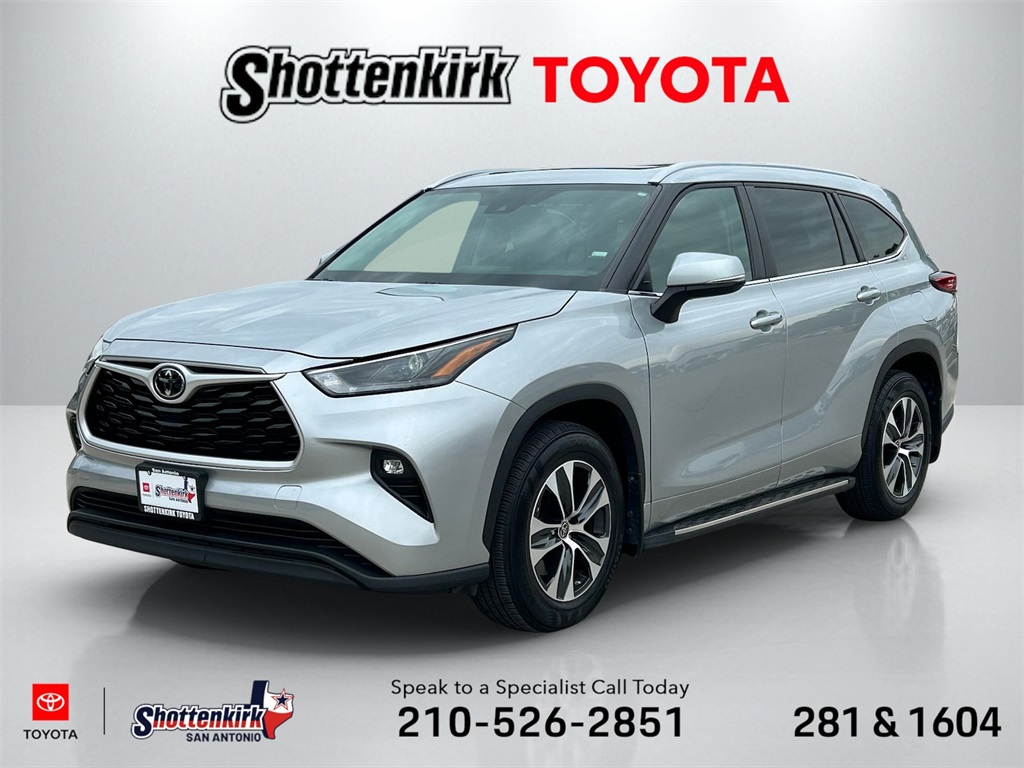 2023 Toyota Highlander XLE's photo