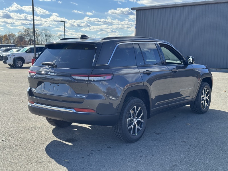 2025 Jeep Grand Cherokee Limited photo 3