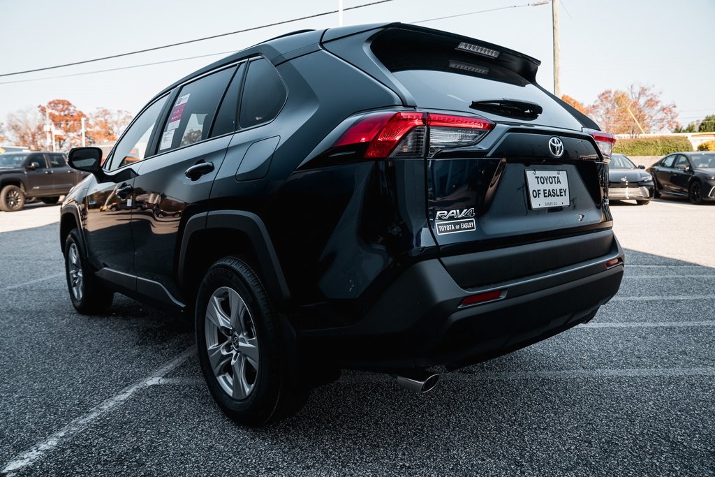 2025 Toyota RAV4 XLE photo 3