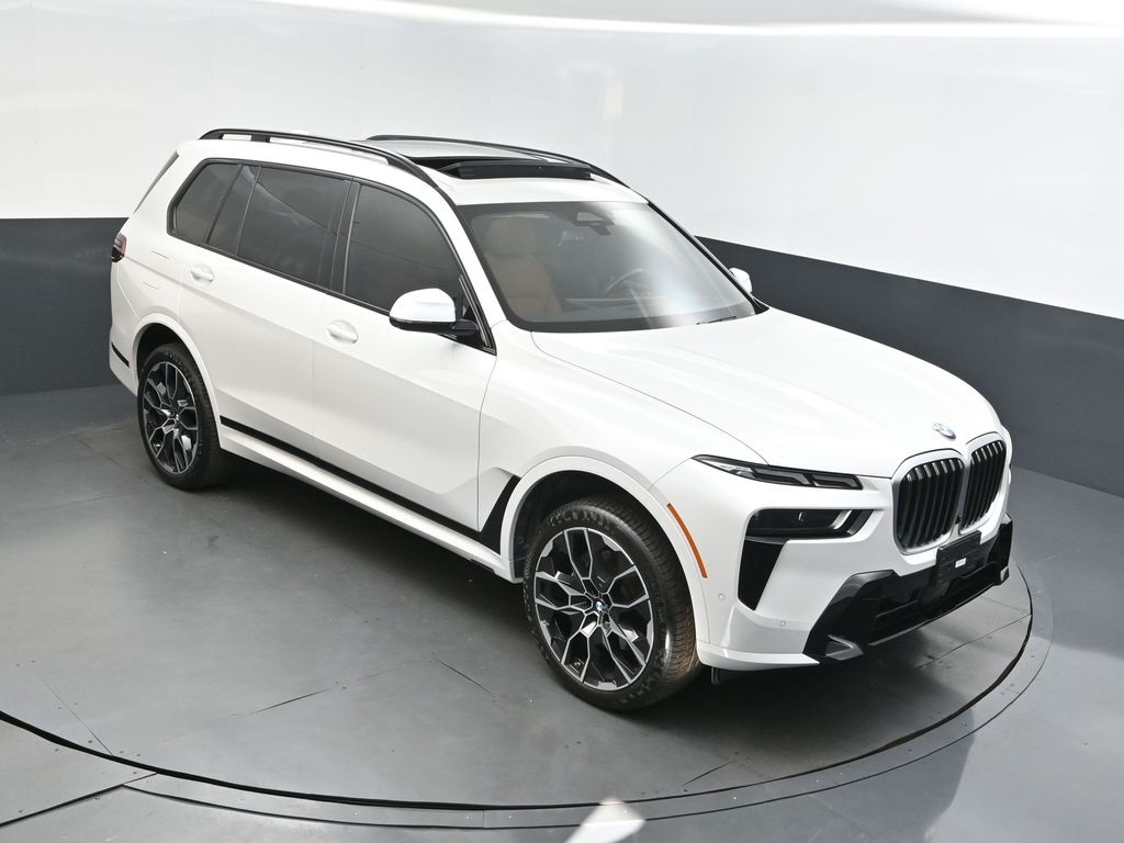 2024 White Metallic BMW X7 xDrive40i SUV