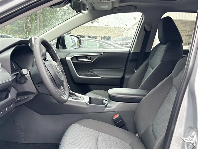 2025 Toyota RAV4 XLE photo 11