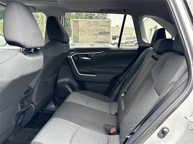 2025 Toyota RAV4 XLE photo 12