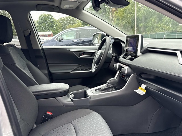 2025 Toyota RAV4 XLE photo 14