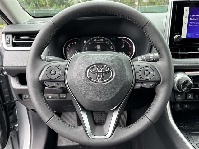 2025 Toyota RAV4 XLE photo 16