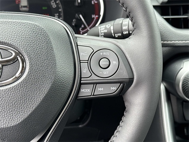 2025 Toyota RAV4 XLE photo 21