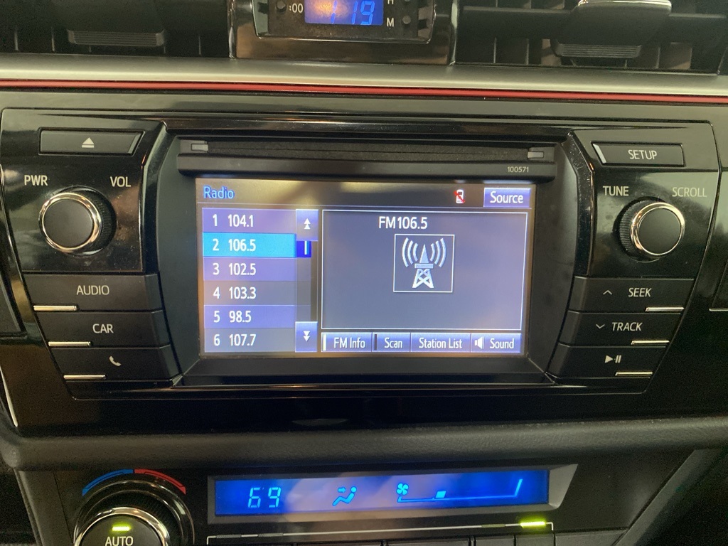 2016 Toyota Corolla S photo 4