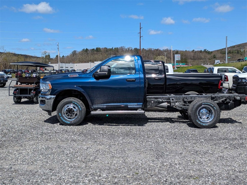 2024 Ram 3500 Tradesman photo 2