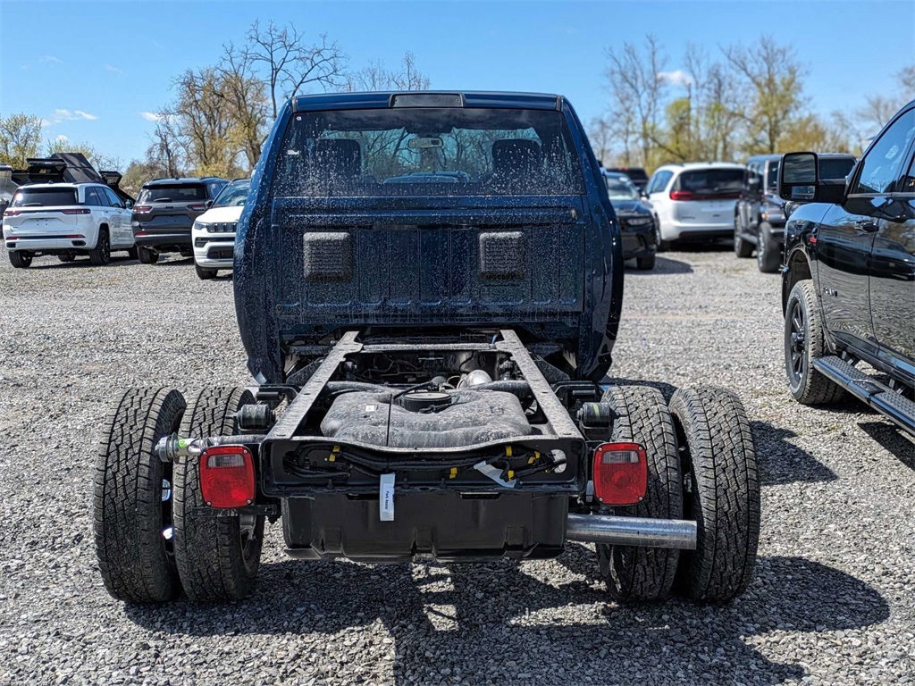 2024 Ram 3500 Tradesman photo 3