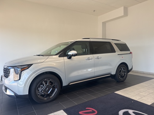 2025 Kia Carnival SX's photo