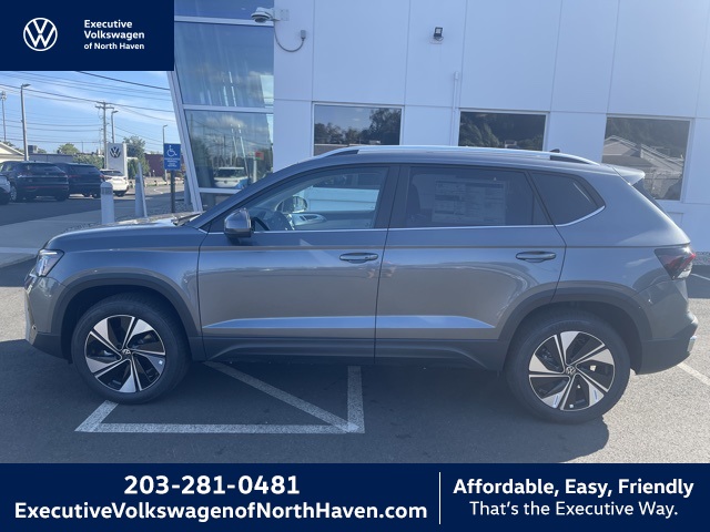 2025 Volkswagen Taos SE's photo