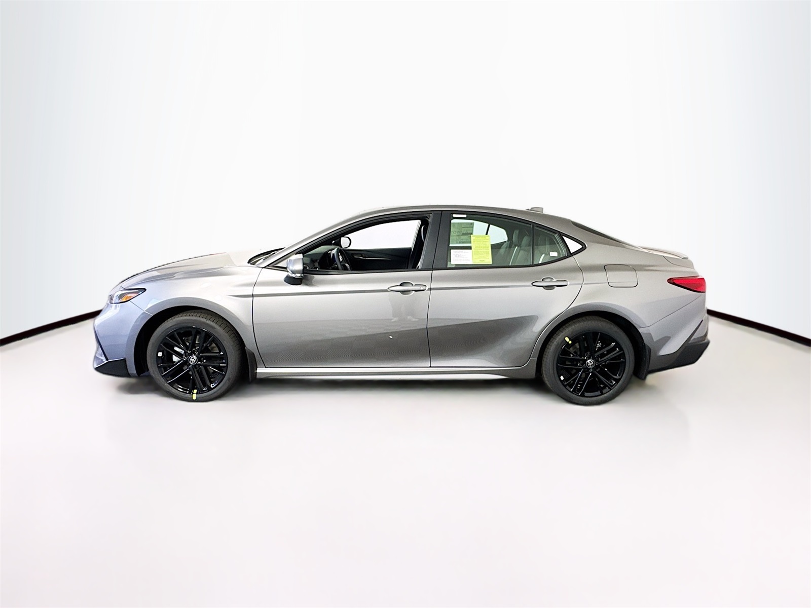 2026 Toyota Camry SE photo 3