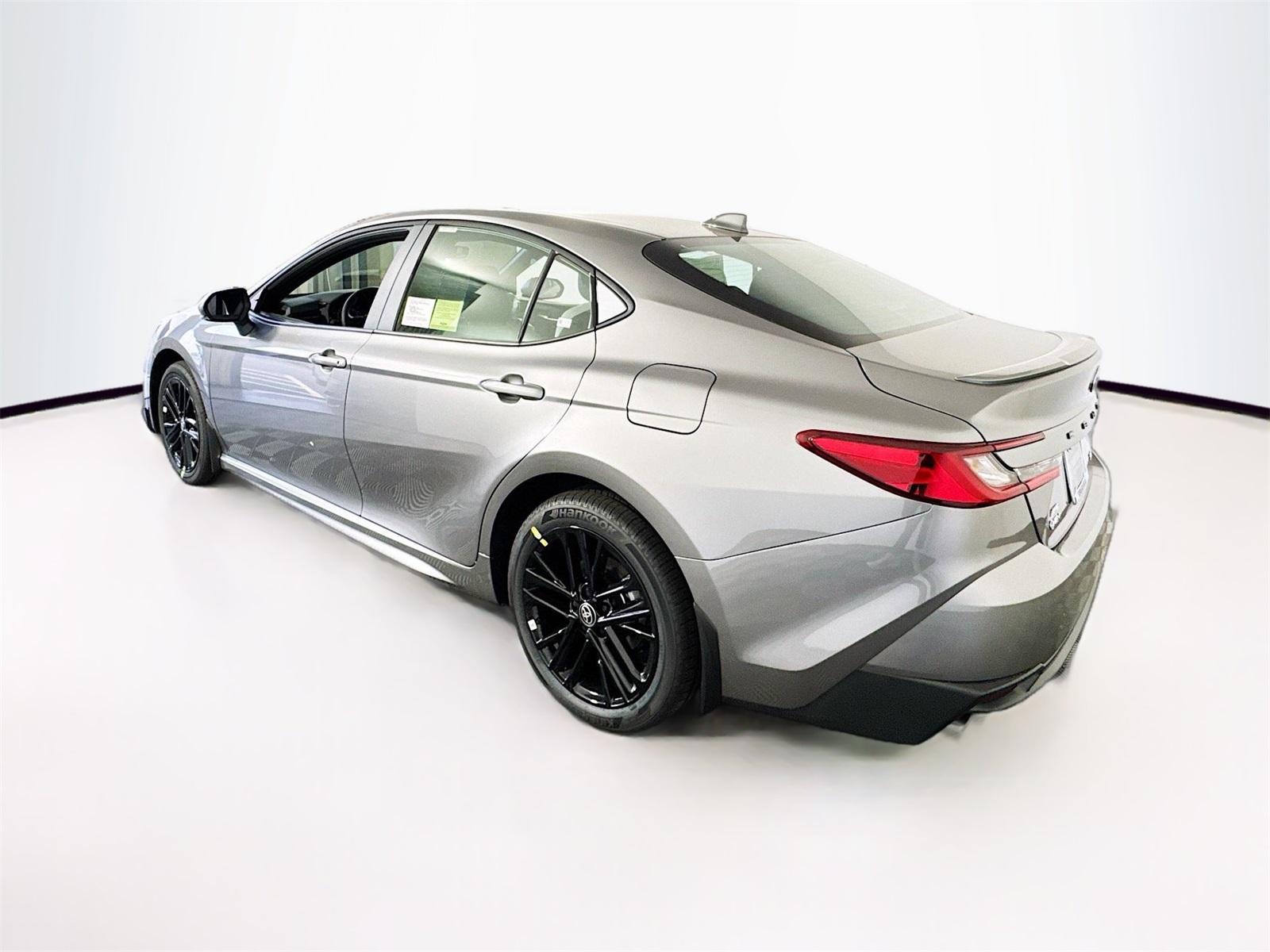 2026 Toyota Camry SE photo 4