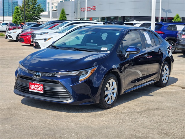 2025 Toyota Corolla LE photo 2