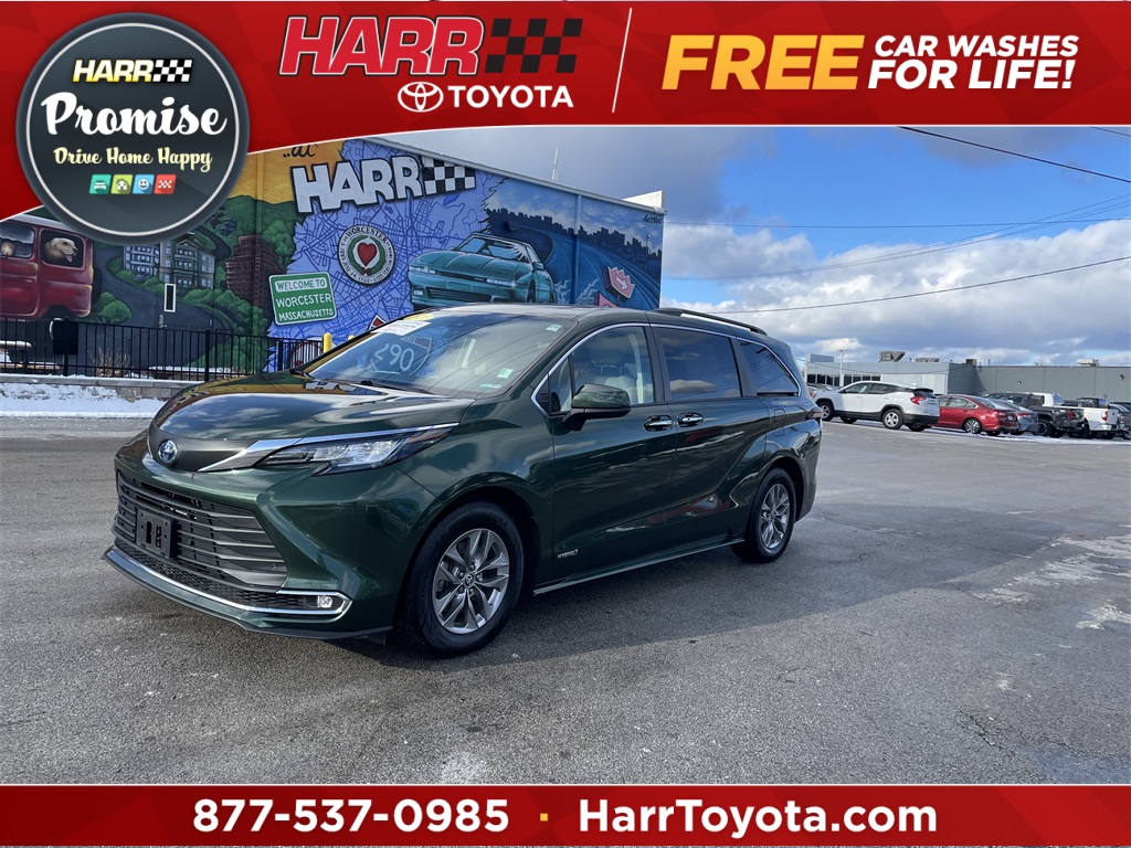 2021 Toyota Sienna XLE's photo