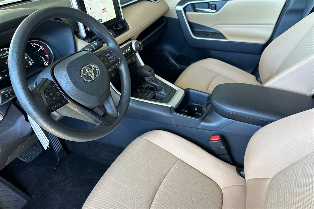 2025 Toyota RAV4 XLE photo 10