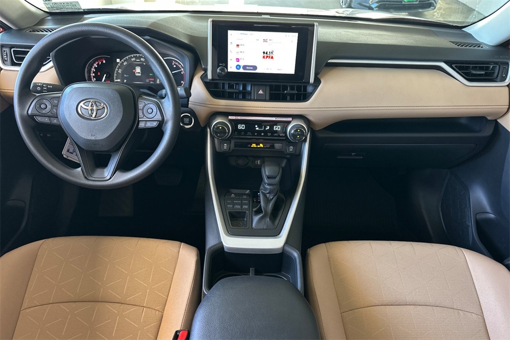 2025 Toyota RAV4 XLE photo 13