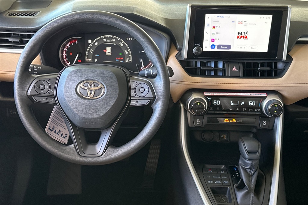 2025 Toyota RAV4 XLE photo 14