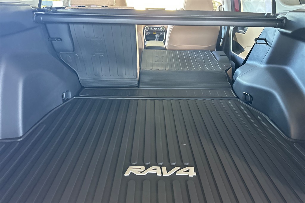 2025 Toyota RAV4 XLE photo 15