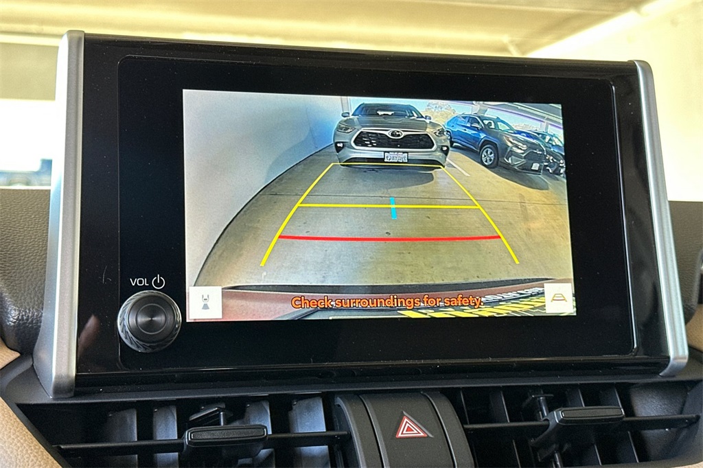 2025 Toyota RAV4 XLE photo 19
