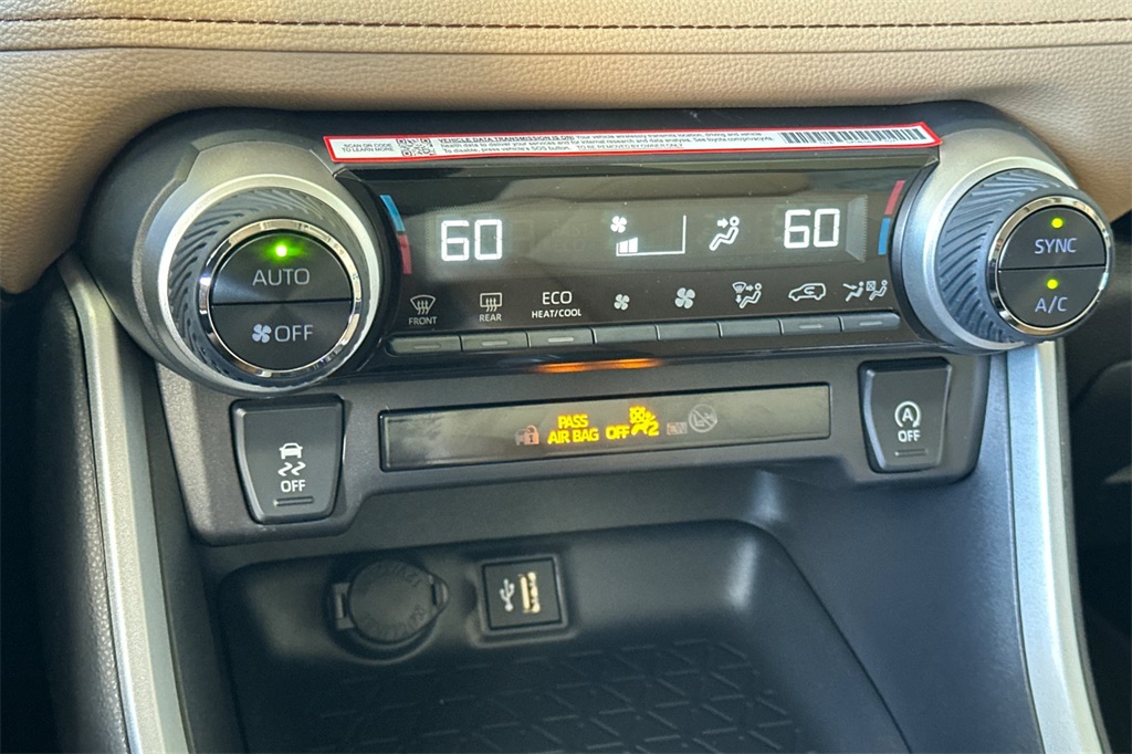 2025 Toyota RAV4 XLE photo 20
