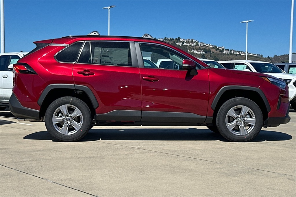 2025 Toyota RAV4 XLE photo 3
