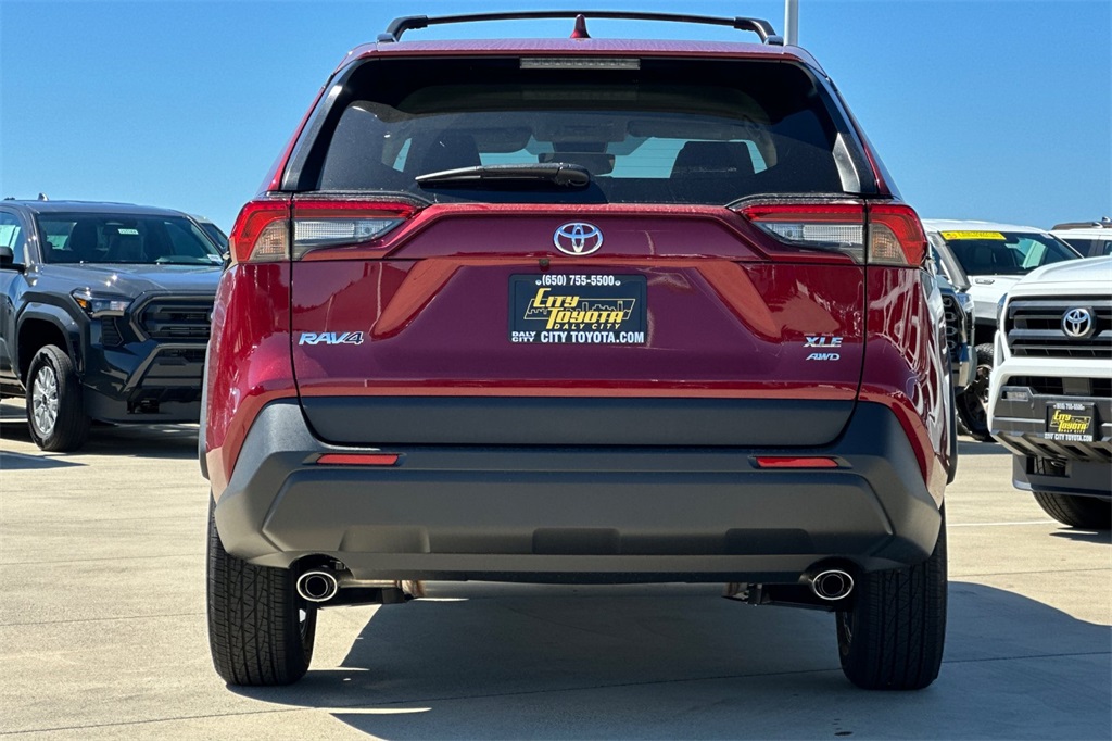 2025 Toyota RAV4 XLE photo 5