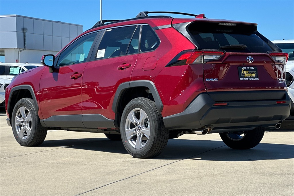 2025 Toyota RAV4 XLE photo 6