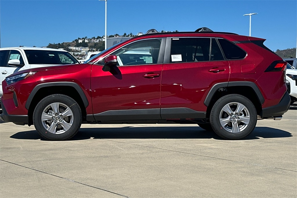 2025 Toyota RAV4 XLE photo 7