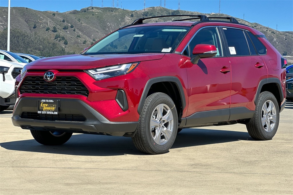 2025 Toyota RAV4 XLE photo 8