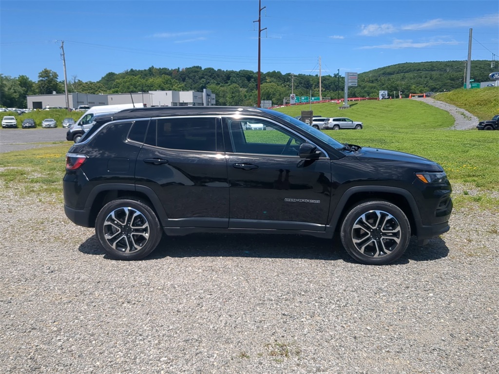 2022 Jeep Compass Limited photo 2