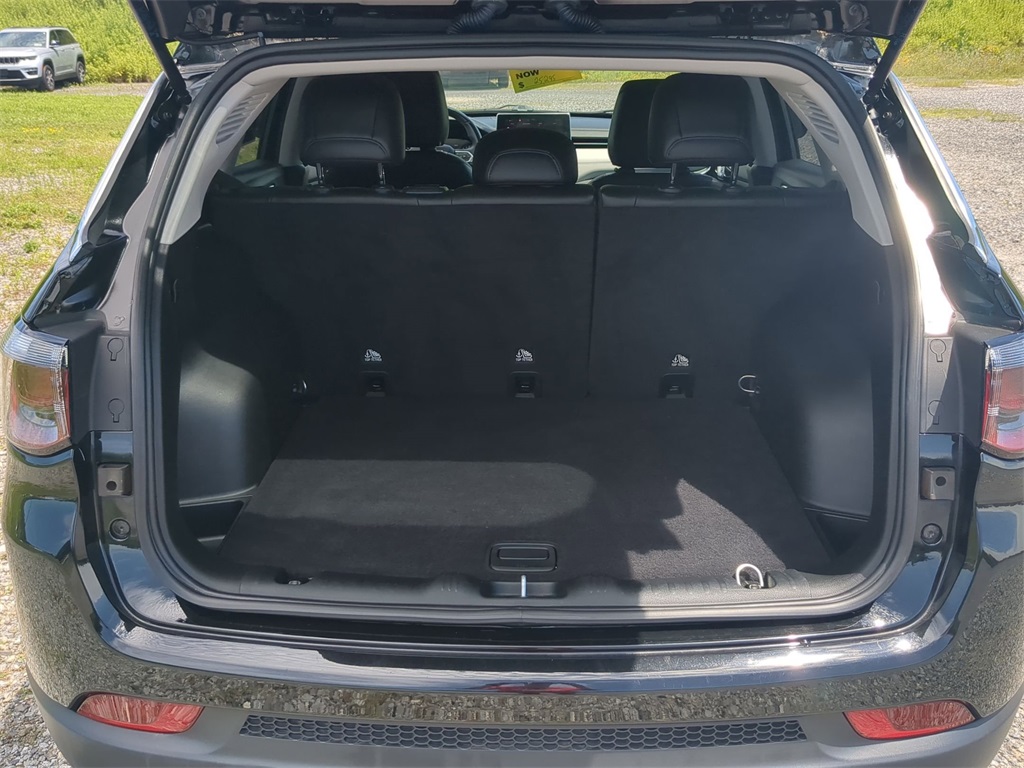 2022 Jeep Compass Limited photo 9