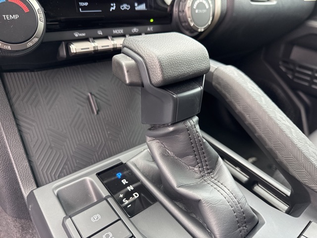 2024 Toyota Tacoma SR5 photo 4