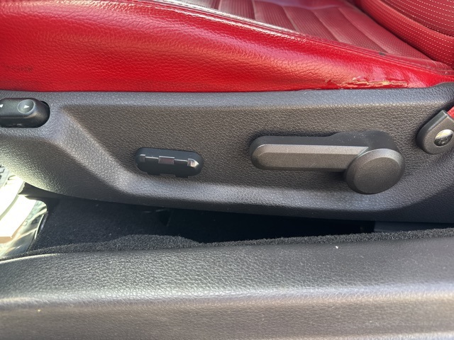2005 Ford Mustang V6 Convertible photo 11