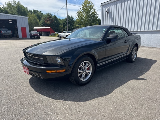2005 Ford Mustang V6 Convertible photo 3