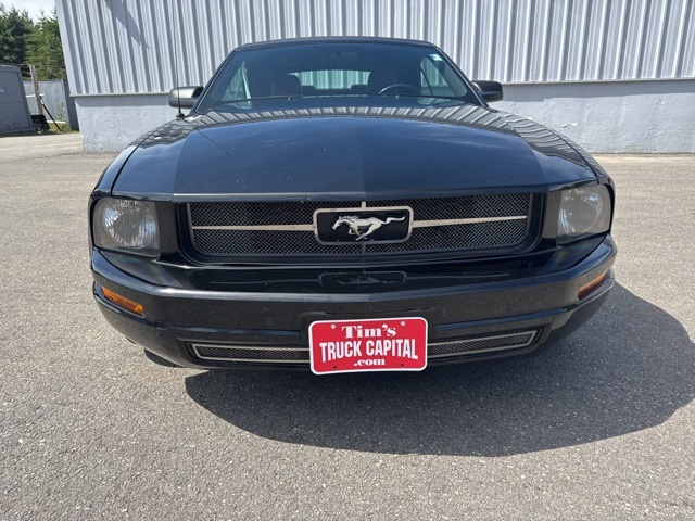 2005 Ford Mustang V6 Convertible photo 7