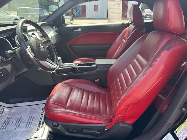 2005 Ford Mustang V6 Convertible photo 9