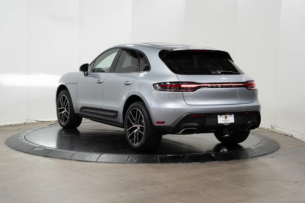 2024 Porsche Macan photo 2