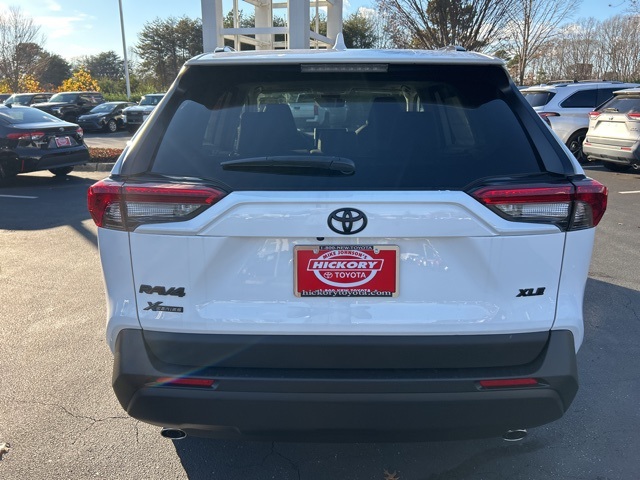 2025 Toyota RAV4 XLE photo 4