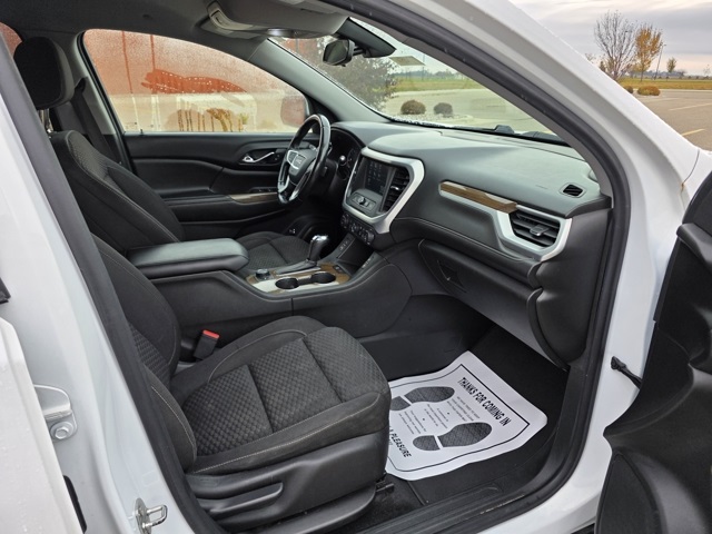 2017 GMC Acadia SLE-2