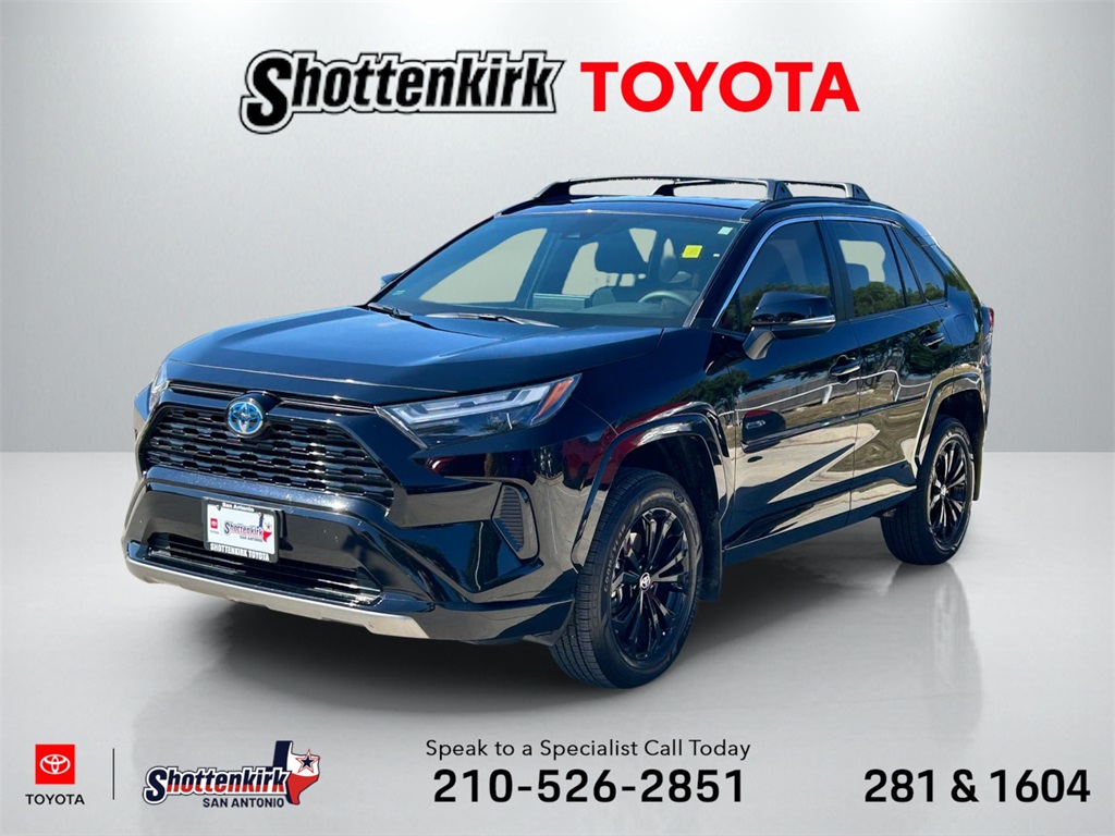 2024 Toyota RAV4 SE's photo