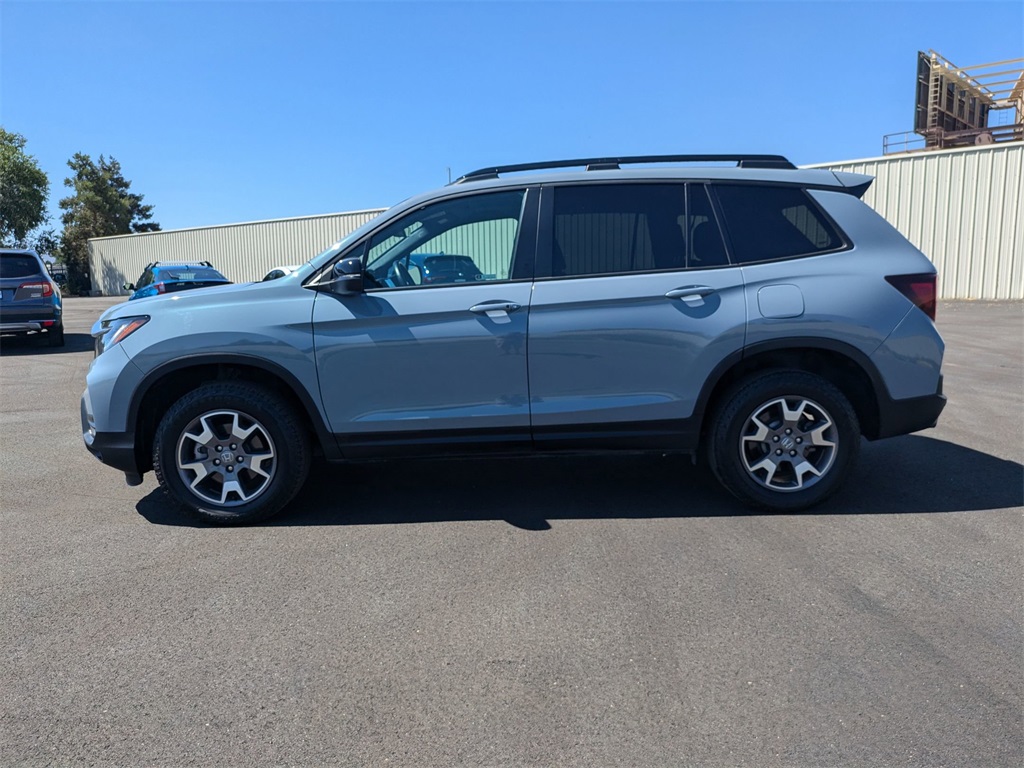 2022 Honda Passport TrailSport photo 2