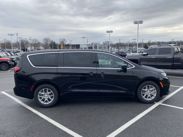 new 2026 Chrysler Pacifica car, priced at $38,028